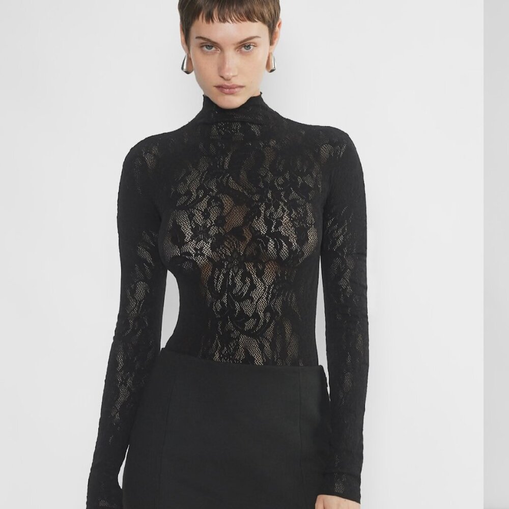 Ten Flora Seamless Sorolla Lace Longsleeve